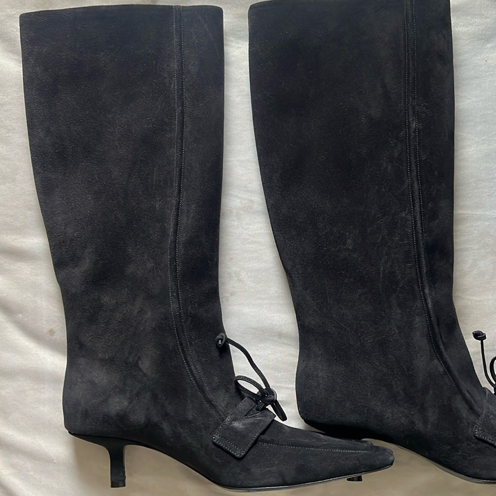 Burberry suede boots